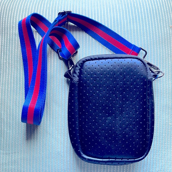 Rare Crossbody from the QUEEN BEE Collection of Parker & Hyde-black w/ Gold bee. - Picture 2 of 3